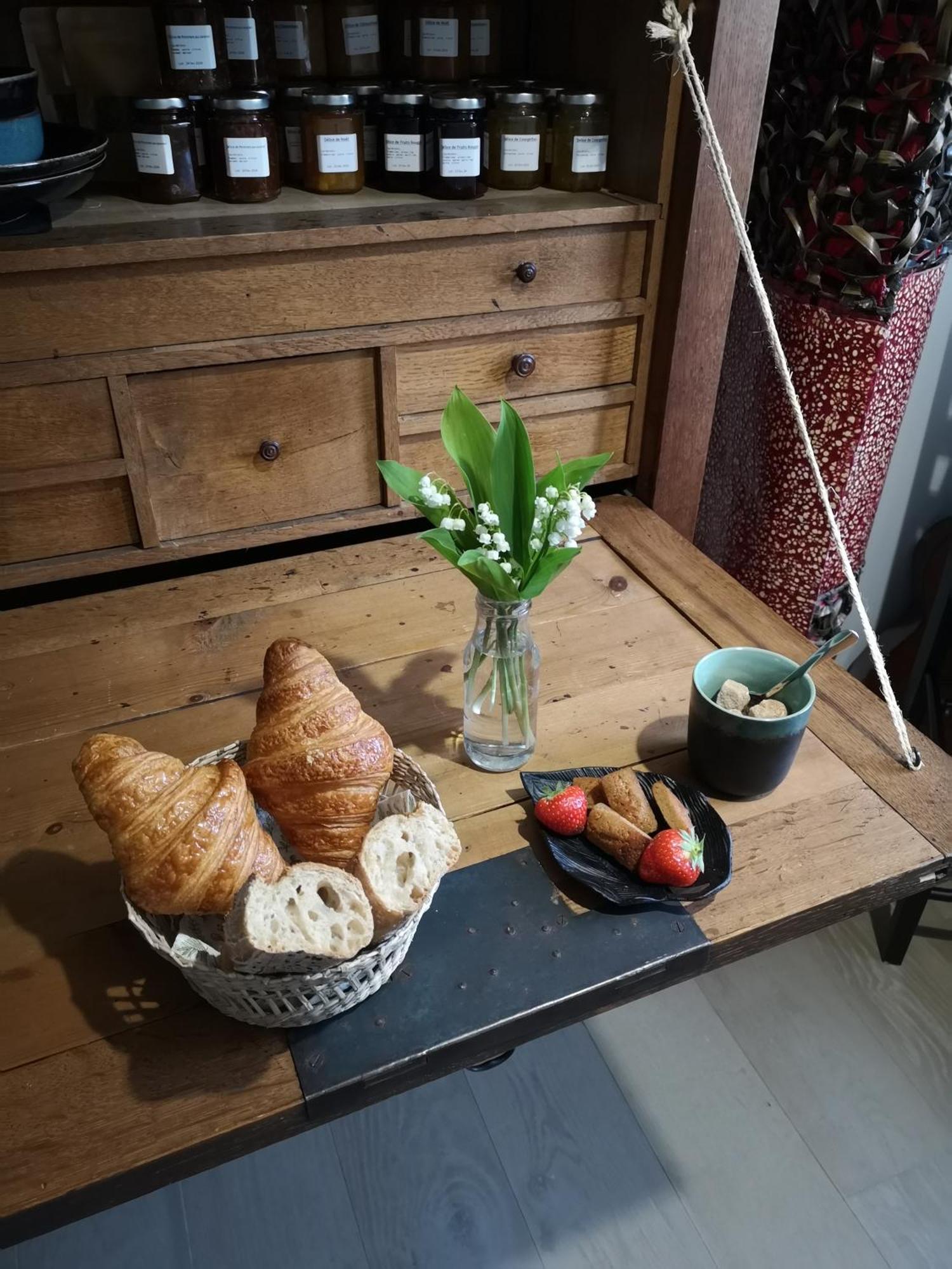 La Pause Bed and Breakfast Surville  Exteriör bild